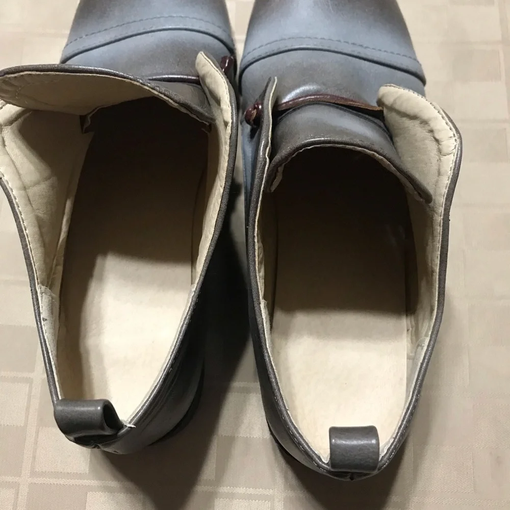 unknown men’s gray